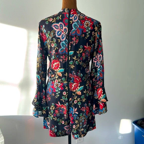 Alice + Olivia Floral Romper. Size S - Picture 6 of 8